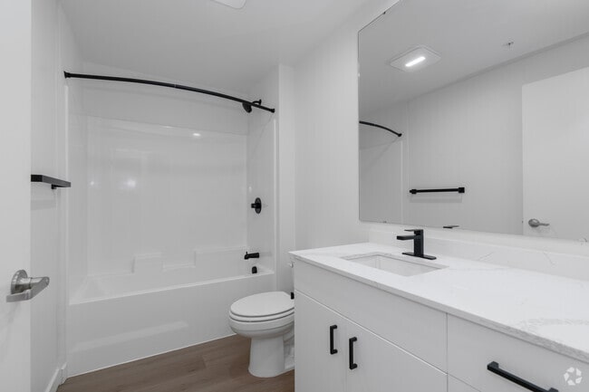 Studio - 451SF - Bathroom