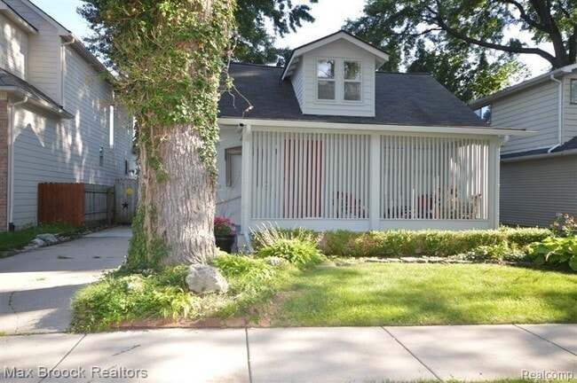 Photo - 932 Humphrey Ave