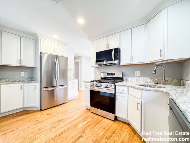 Building Photo - 58 Chestnut St Unit 1 Rental
