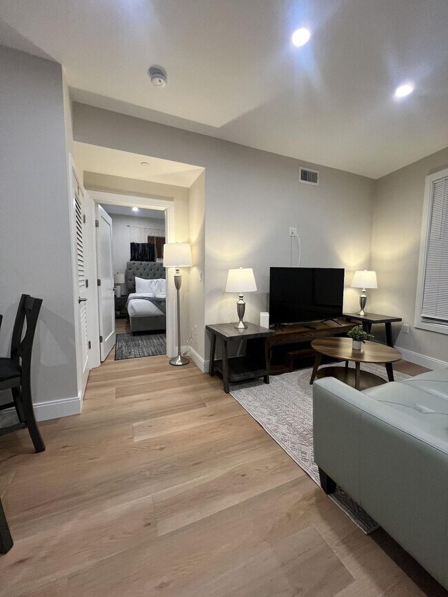 Photo - 394 McGrath Hwy Unit SI ID1364689P