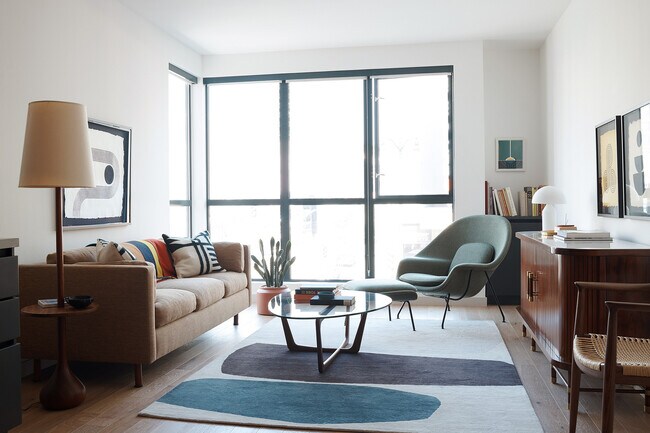 Sunny days, stylish space—your perfect living room awaits. - El Centro Apartments and Bungalows