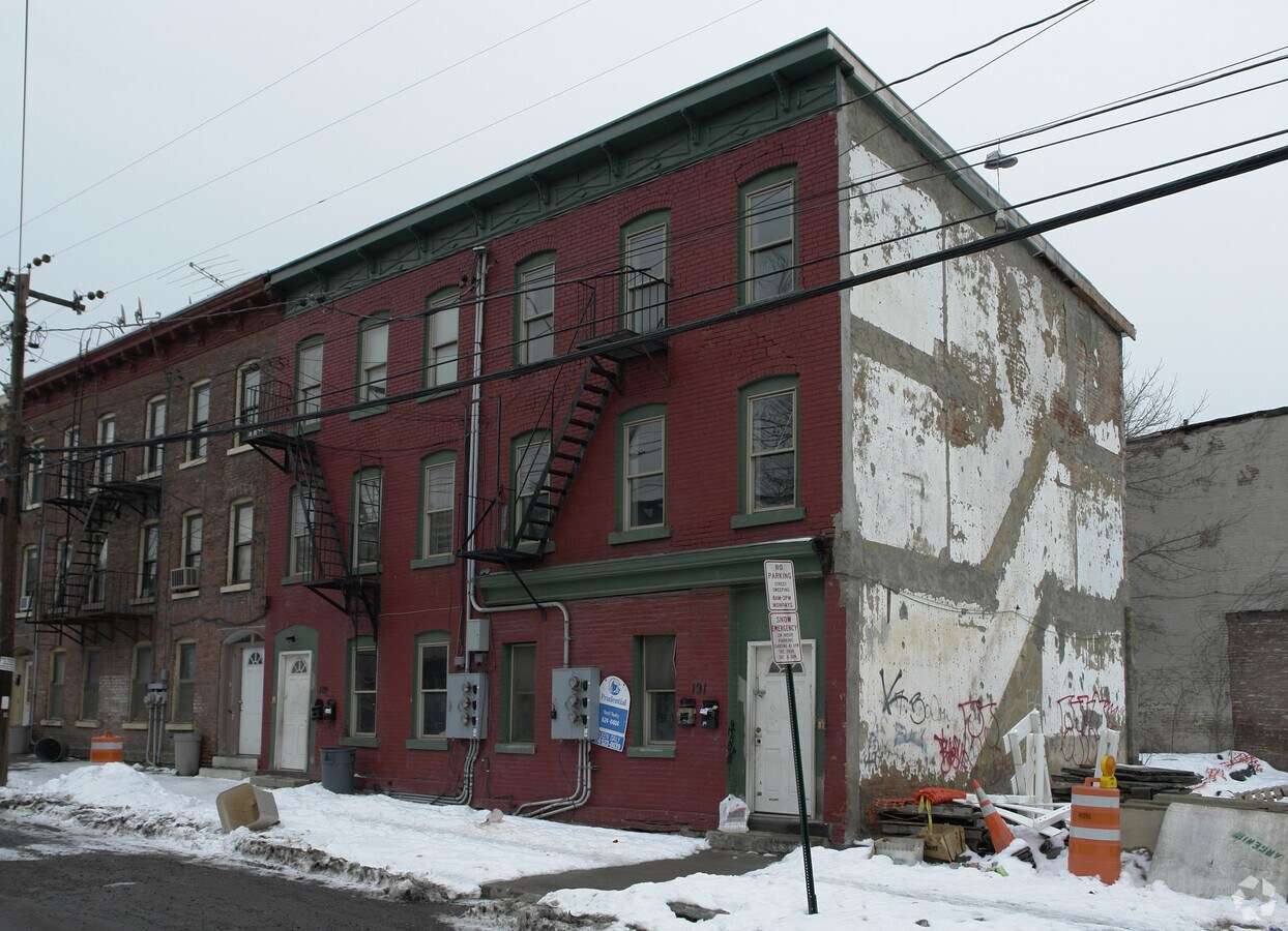 Photo - 185 Renwick St Apartments