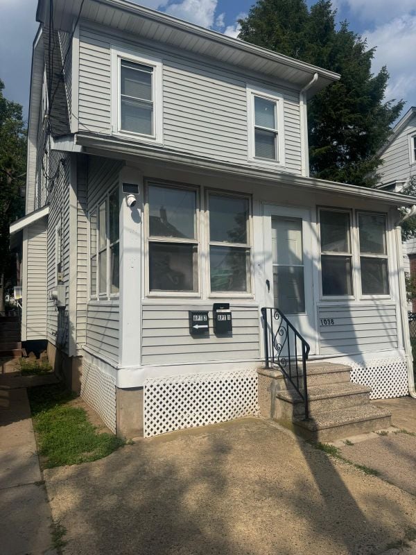Building Photo - 1038 Quinton Ave Unit Second Floor