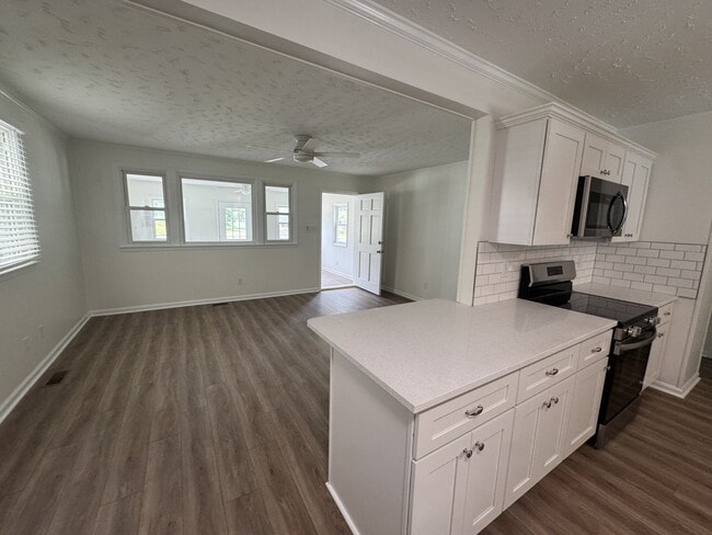 Photo - 208 Regalwood Dr