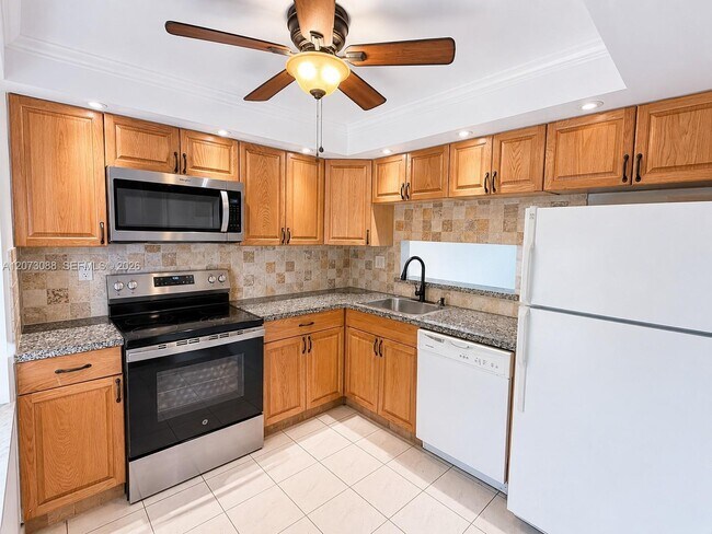 Building Photo - 3141 NW 47th Terrace Unit 324