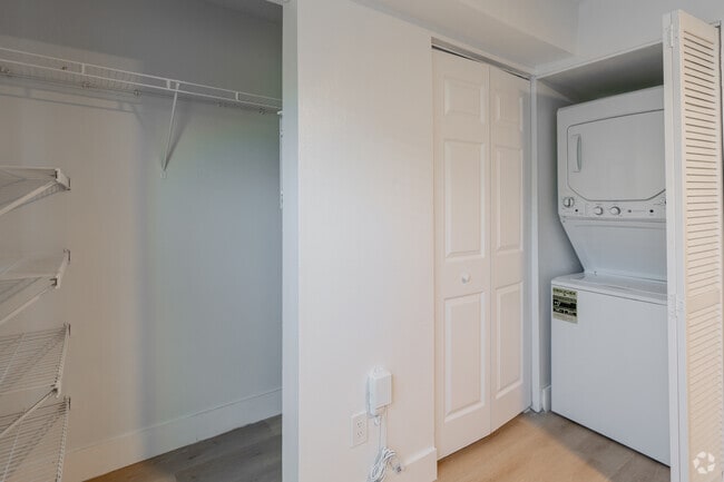 1BD, 1BA - 589SF - Laundry Room