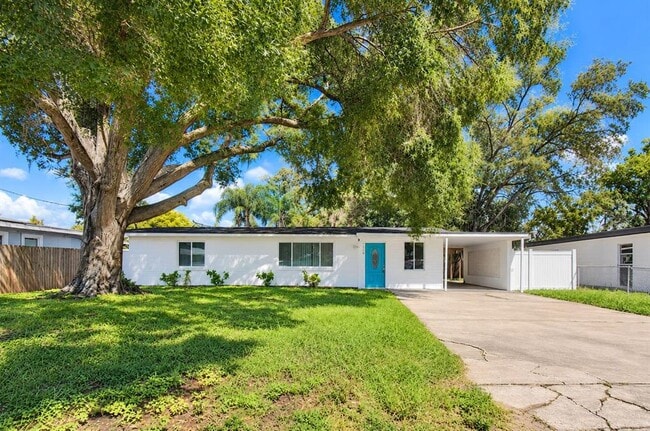 Building Photo - 9616 Pineridge Ave