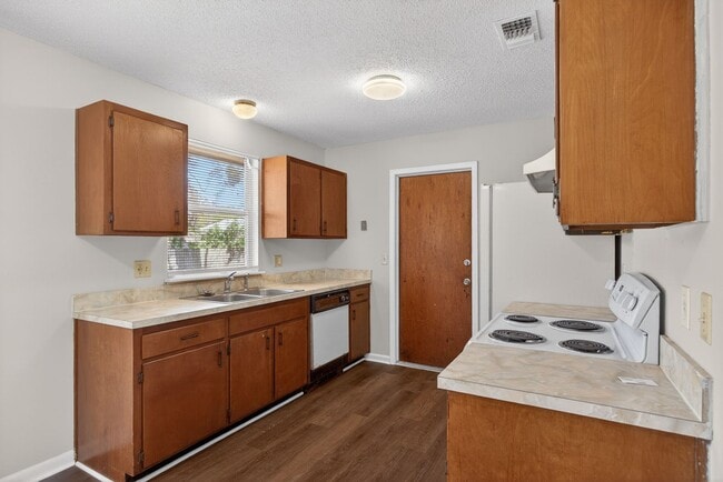 Photo - Nice family home!