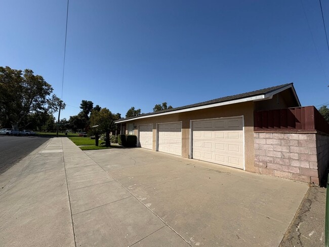 341 N Garden Dr