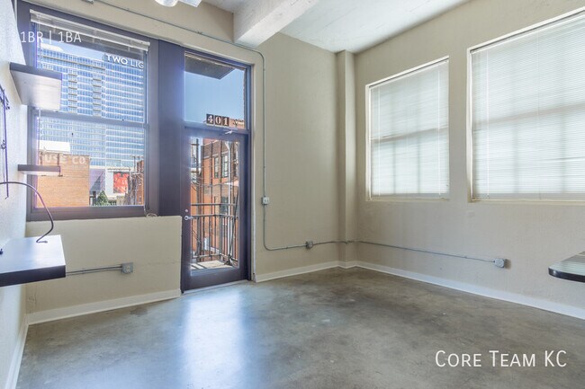 Photo - 1537 Walnut St Unit 401