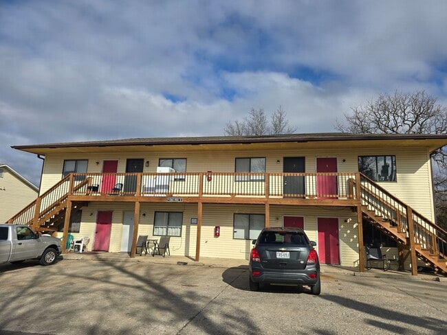 Building Photo - 1 Bedroom 1 Bathroom Apartment! Unit 29 Osage Ridge Rd #7