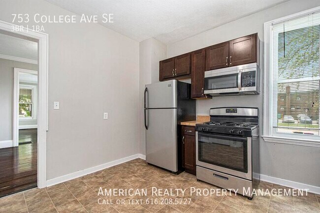 Photo - 753 College Ave SE