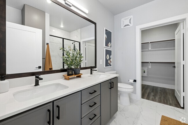 2BR, 2BA - 1,203SF - Primary Bathroom