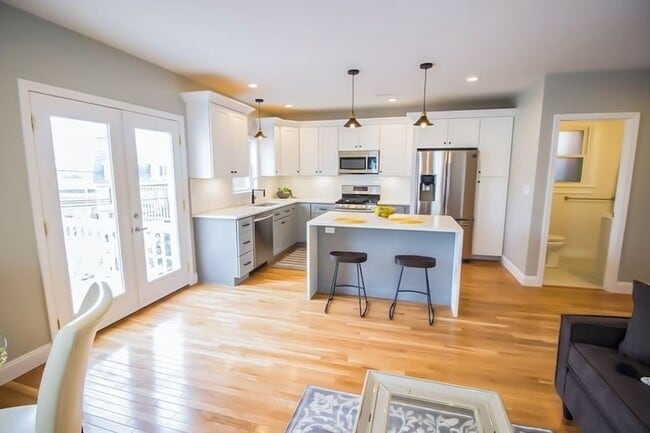 Photo - 729 Saratoga St Unit 2