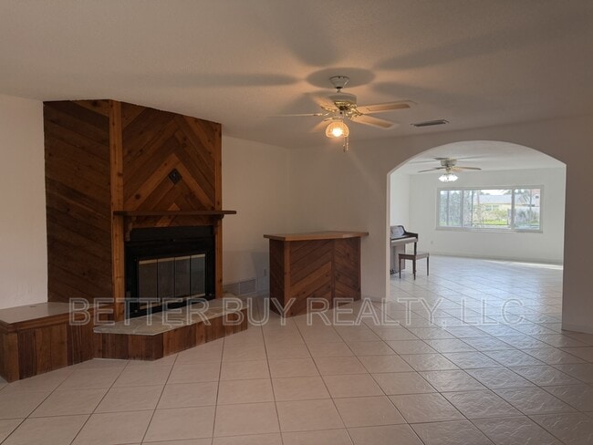 Photo - 337 N 10th St