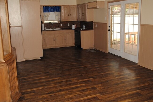 Photo - 623 Laurel St