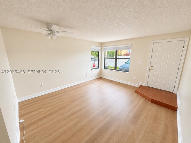 Photo - 2071 W 54th St