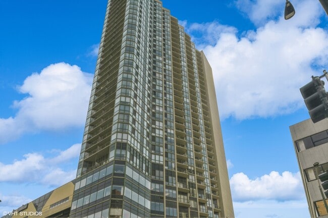 Building Photo - 111 W Maple St Rental