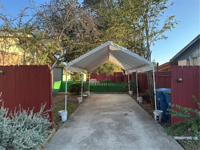 Photo - 1026 Northcliff Dr