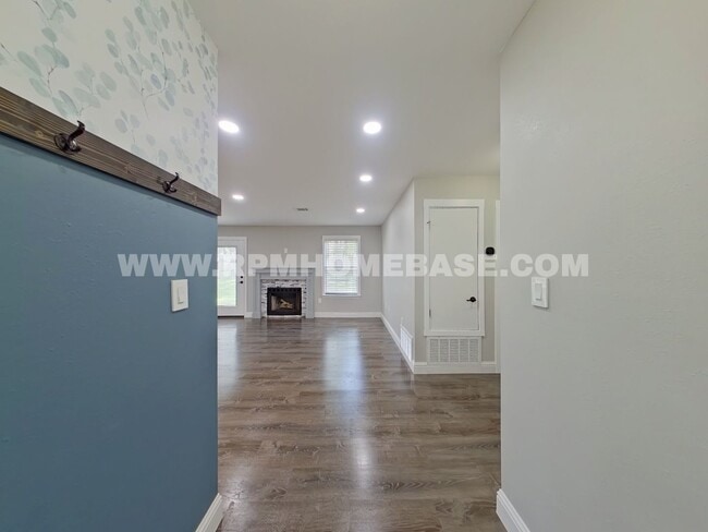 Photo - 147 Villacrest Dr