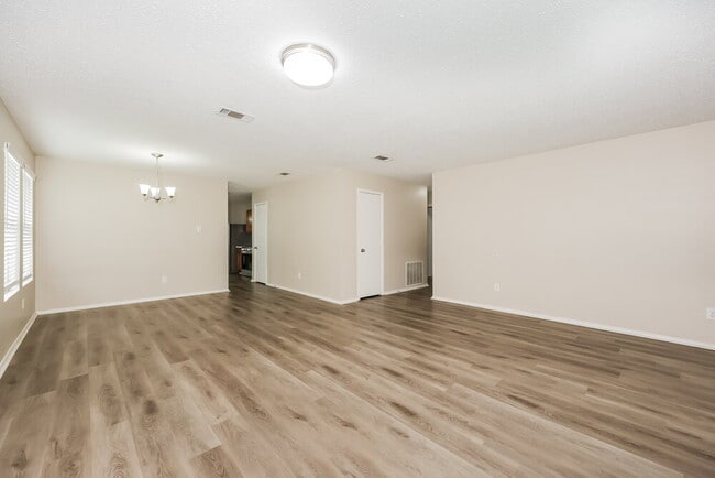 Photo - 5312 Newcastle Ln