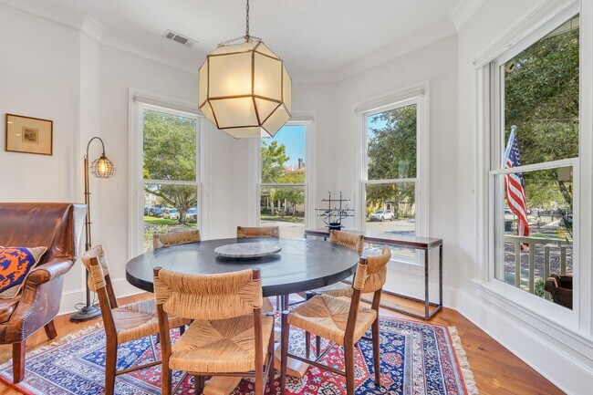 Photo - 322 E Hall St