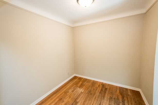 Photo - Larpenteur Villas