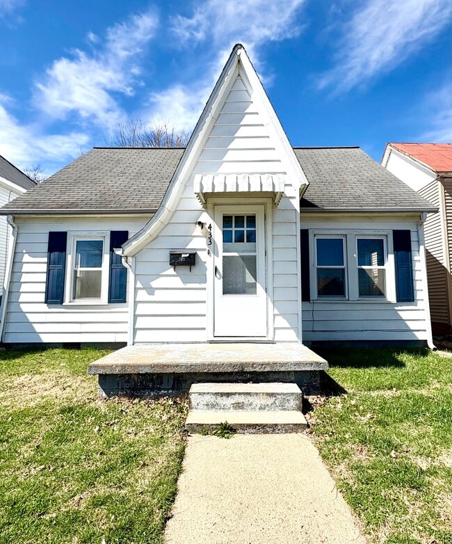 Photo - 433 13th St Townhome