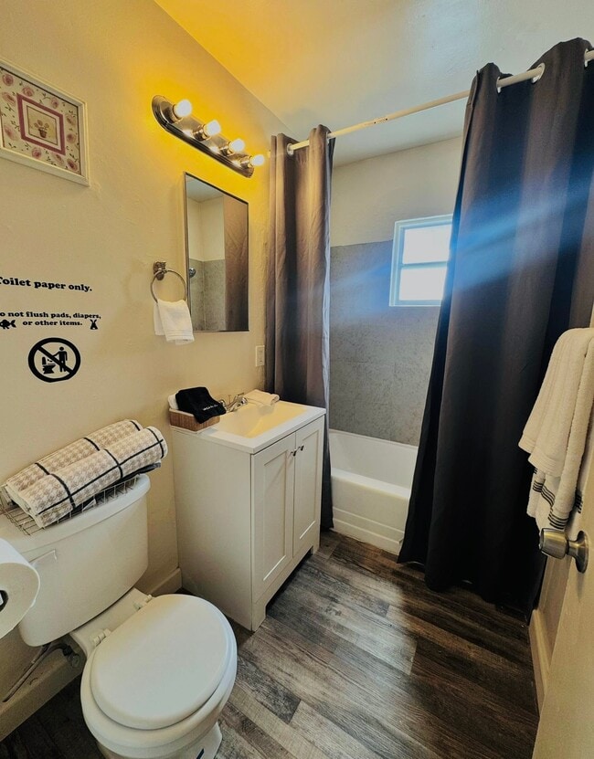 Photo - 2811 Dracena St