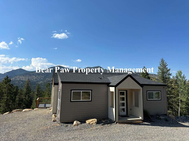 Building Photo - Adorable little house with GREAT views!!