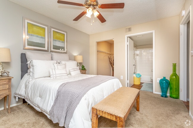 2BR, 2BA - Bradley