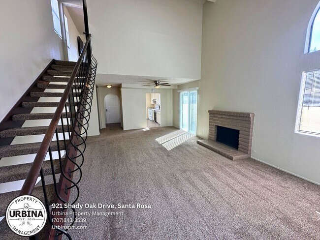 Photo - Spacious 3-Bedroom End Unit in Prime Santa...