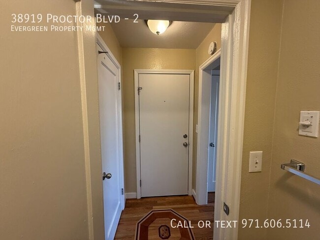 Photo - 38919 Proctor Blvd Unidad 2