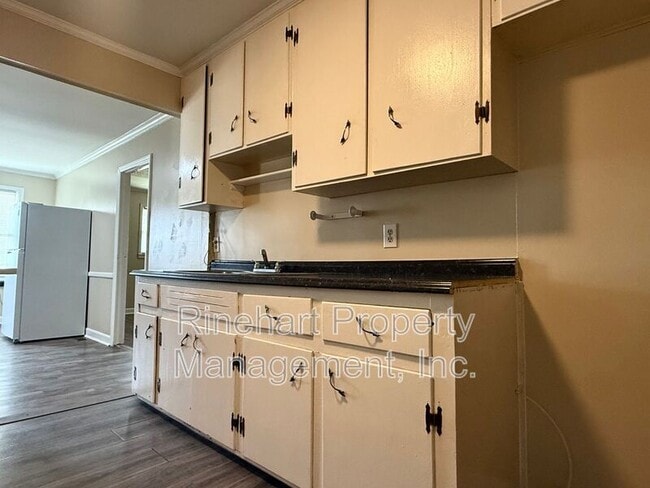 242 S Cherry Rd