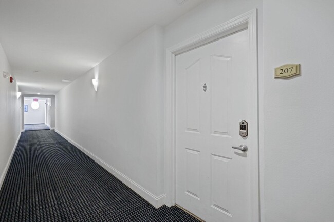 Photo - 250 NE 3rd Ave Unidad 1207