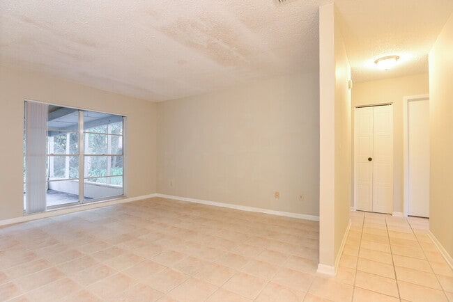 Photo - 16536 Lake Dr