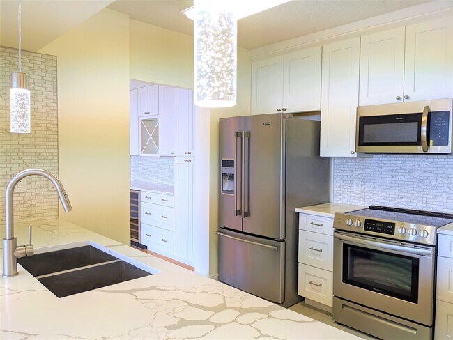 Building Photo - 5001 Woodway Dr Unit 1406