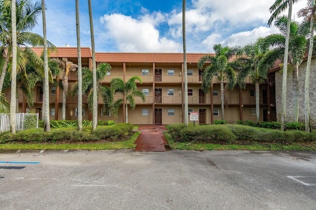 Building Photo - 120 Sparrow Dr Unit 315