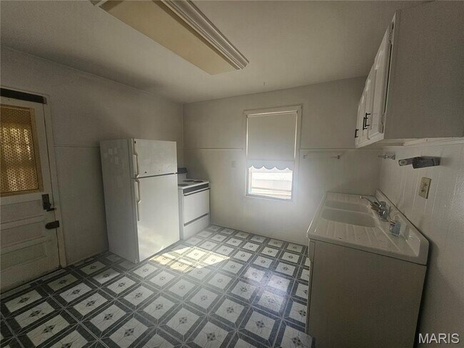 Photo - 8709 Alva Ave