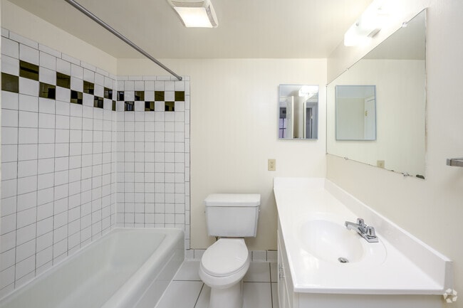 2 habitaciones + estudio, 1 baño - 1030 pies cuadrados - Baño