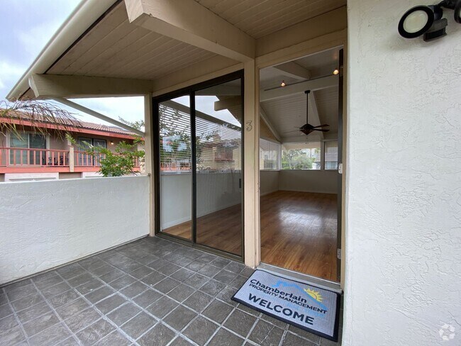 Building Photo - Lovely 2Bedroom, 2 Bathroom Condo! Unit 3
