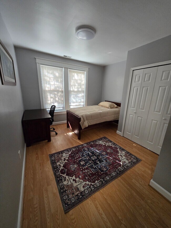 411 Hobart Pl NW Unidad 411 Hobart Place