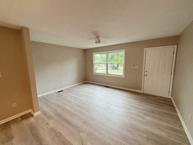 Photo - 106 Brown Cir