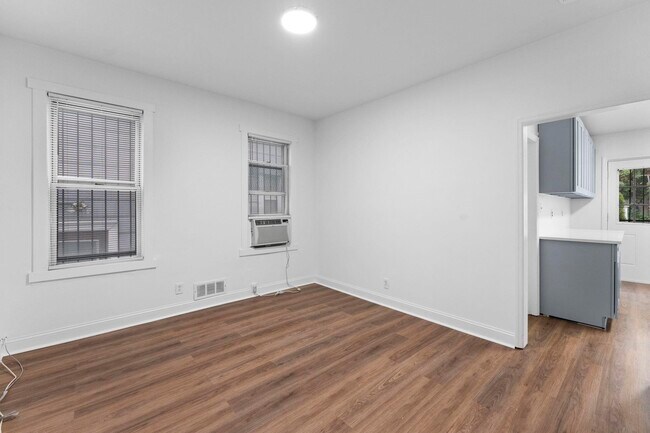 Photo - 296 Pearsall Ave