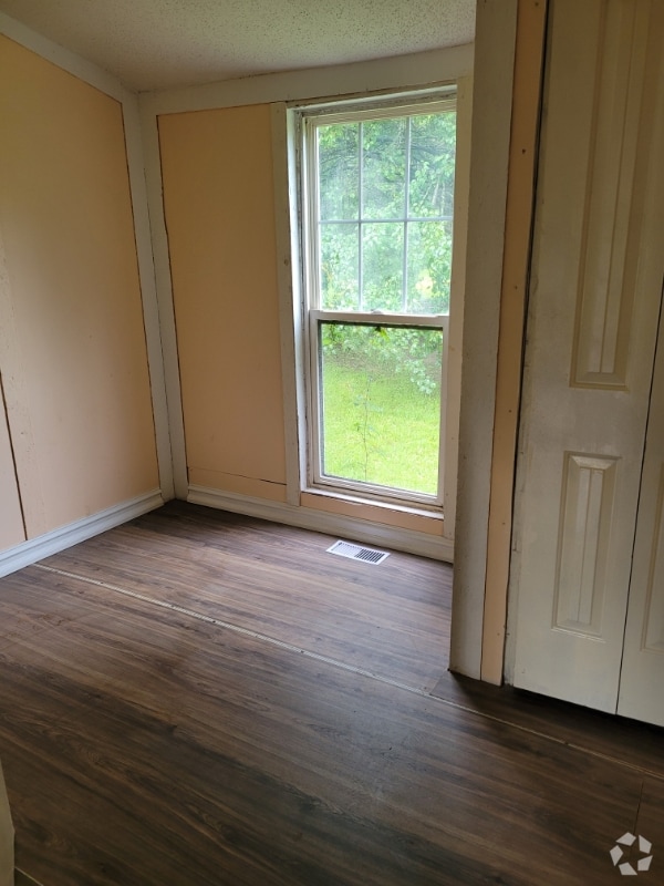 Building Photo - 736 Point Dr Rental