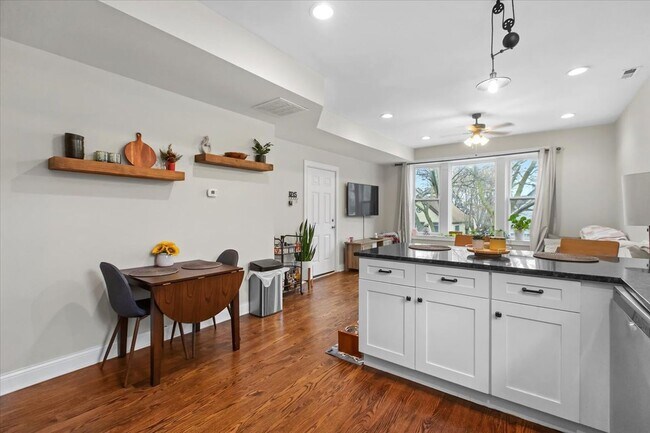 Photo - 2418 W Medill Ave