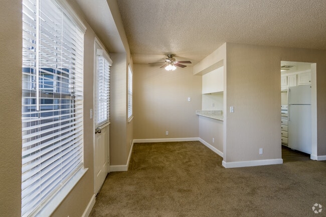 2BR, 1BA - 850SF