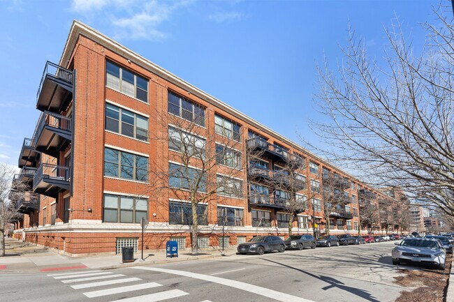 Building Photo - 1040 W Adams St Unit 122