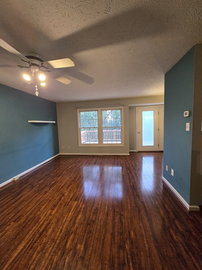 Photo - 115 Westbrooke Ln