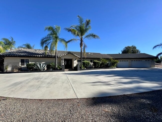 Building Photo - Welcome to this stunning upgraded ranch-st... Rental